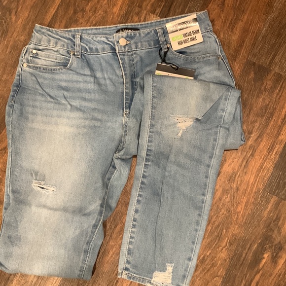 d. Jeans - Picture 3 of 3